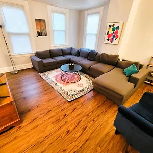 3 Bedroom - Off Street Parking - Amazing View Nearby , Pittsburgh United States