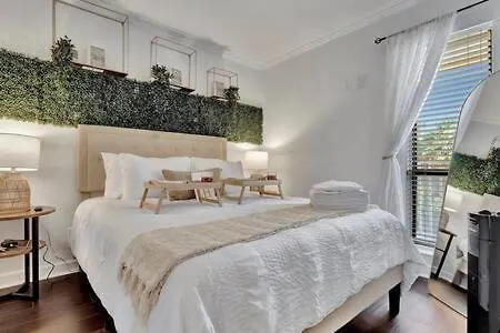 Holiday home The Hemingway Subtropical Luxury On The Tampa Bay Villa